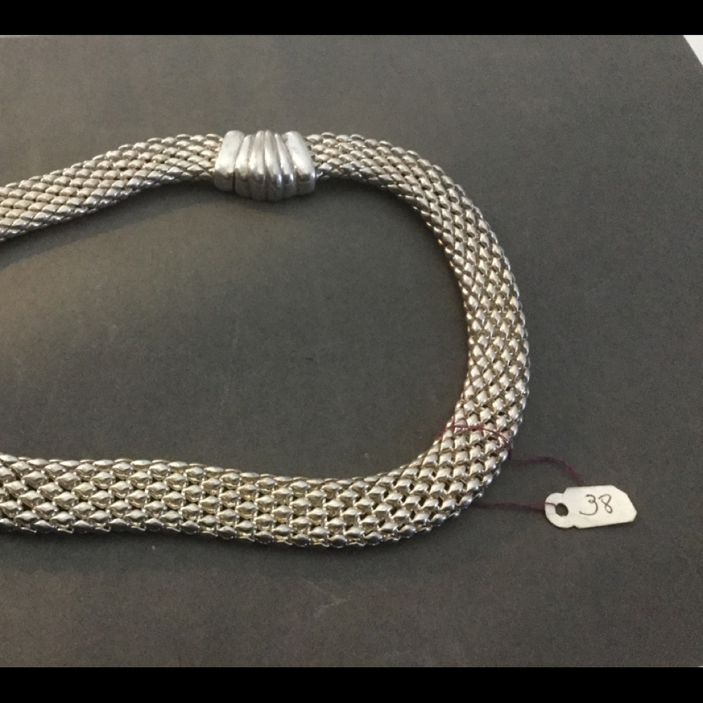 Necklace non tarnish metal magnetic catch